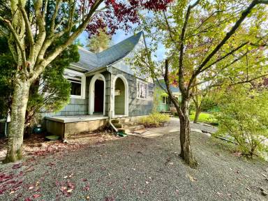 Main picture of 4751 NE Davis St