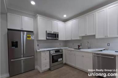 Main picture of 14 Mount Hood Rd