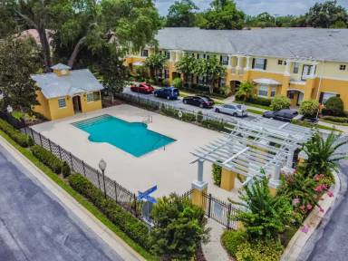 Main picture of 7439 Arlington Grove Cir