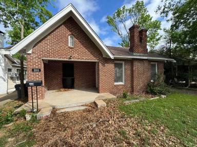 Main picture of 2511 Parrott Ave