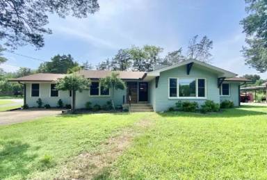 Main picture of 218 Windmill Dr