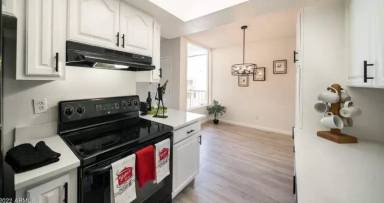 Main picture of 3030 E Clarendon Ave
