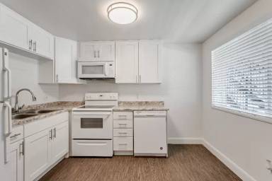 Main picture of Delmar Gardens - 2111A