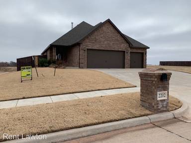 Main picture of 2202 SW Oxford Dr