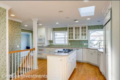 Main picture of 2817 White Oak Dr