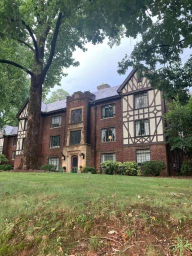Main picture of 1800 N Elm St