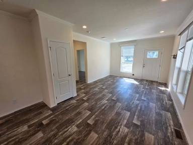 Main picture of 45135 McKenzie Hwy