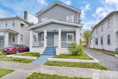 Main picture of 55 Maple St
