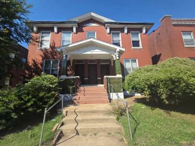 Main picture of 3453 Iowa Ave