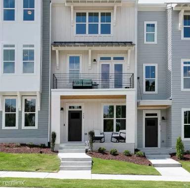Main picture of 735 Peakland Pl