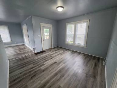 Main picture of 27 E 13th St