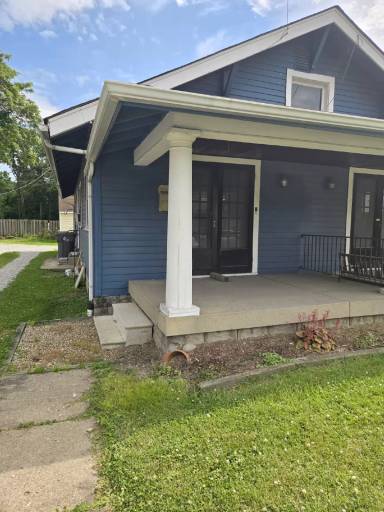 Main picture of 721 E 54th St