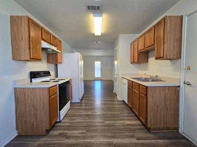 Main picture of 3303 Driftwood Dr