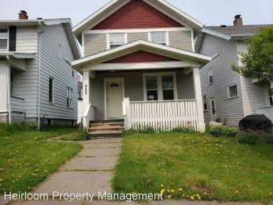 Main picture of 922 N 13th Ave E