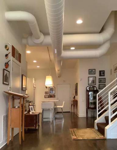 Main picture of 5115 N Clark St