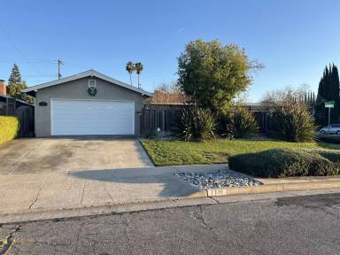 Main picture of 1338 Cherry Ct