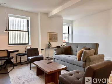 Main picture of 758 N Broadway
