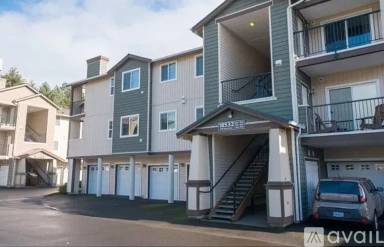 Main picture of 10740 NE Holly St