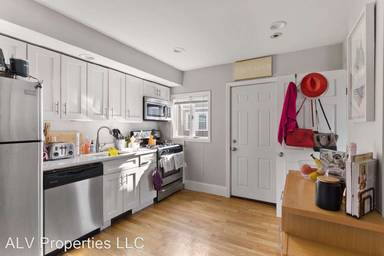 Main picture of 170 L St