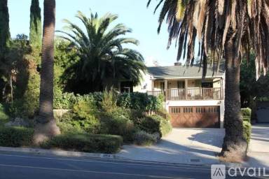Main picture of 2964 Motor Ave