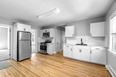 Main picture of 220 Clinton St