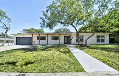 Main picture of 215 Shadywood Ln