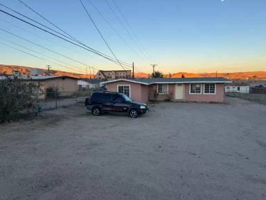 Main picture of 1385 Riverside Dr