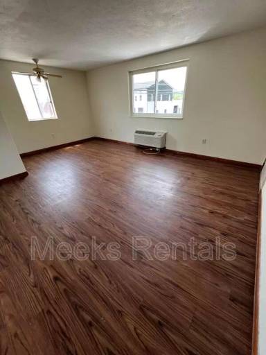 Main picture of 401 Main Ave
