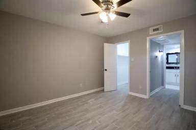 Main picture of 5929 Queensloch Dr