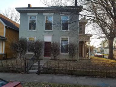 Main picture of 129 S 10th St