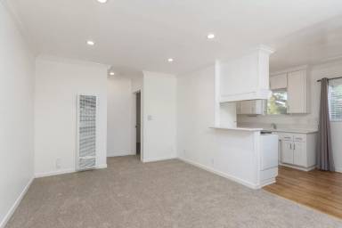 Main picture of 600 Salem St