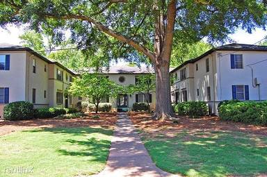 Main picture of 703 Twin Oaks Dr
