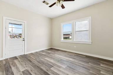 Main picture of 4202 5th St
