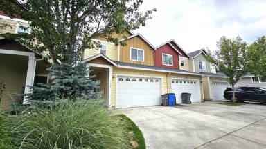 Main picture of 3604 NE 81st Cir