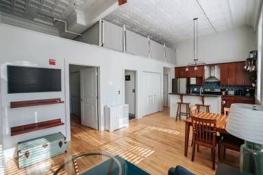 Main picture of 1251 Congress St