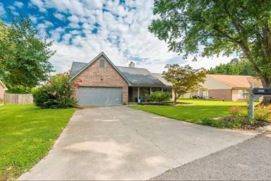 Main picture of 8737 Shoreham Blvd