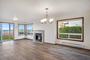 Main picture of 2440 Alki Ave SW