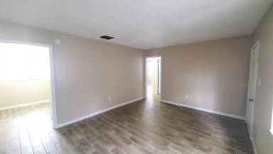 Main picture of 1229 W Walnut St