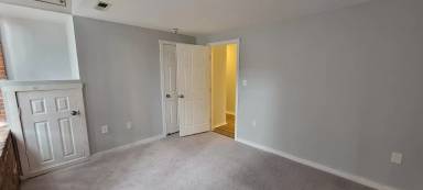Main picture of 470 Silver St