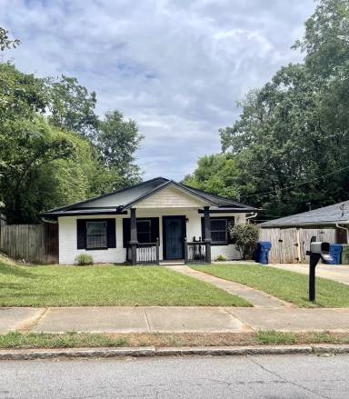 Main picture of 88 Vanira Ave SE