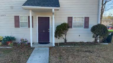 Main picture of 6585 Carriage Ct