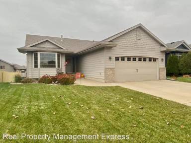 Main picture of 2217 S Hofstad Ave