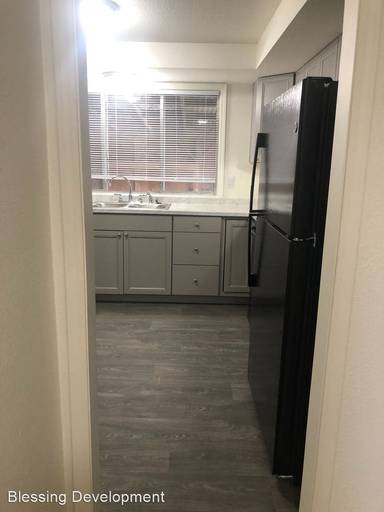 Main picture of 140 4th Ave SW