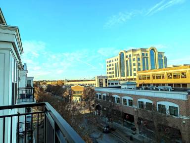 Main picture of 670 Town Center Dr