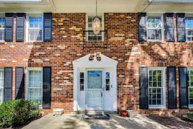 Main picture of 1718 Crestview Dr