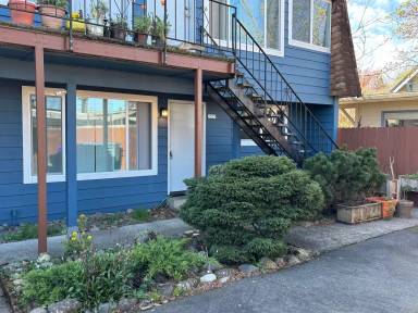 Main picture of 1527 SE 49th Ave
