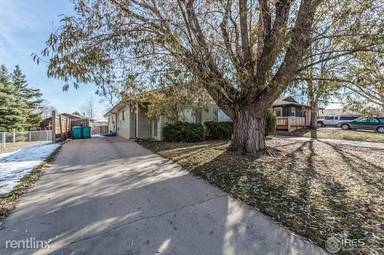 Main picture of 1104 Baker St