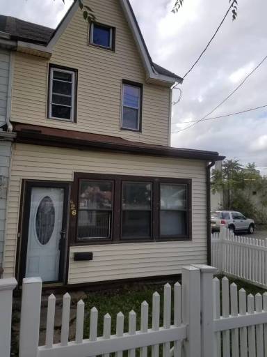 Main picture of 426 Washington Ave