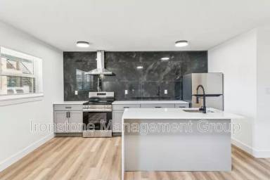 Main picture of 1314 S Quincy Ave