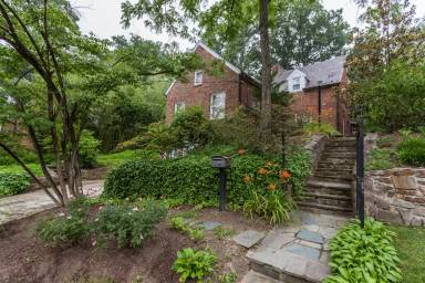 Main picture of 2934 Chesapeake St NW